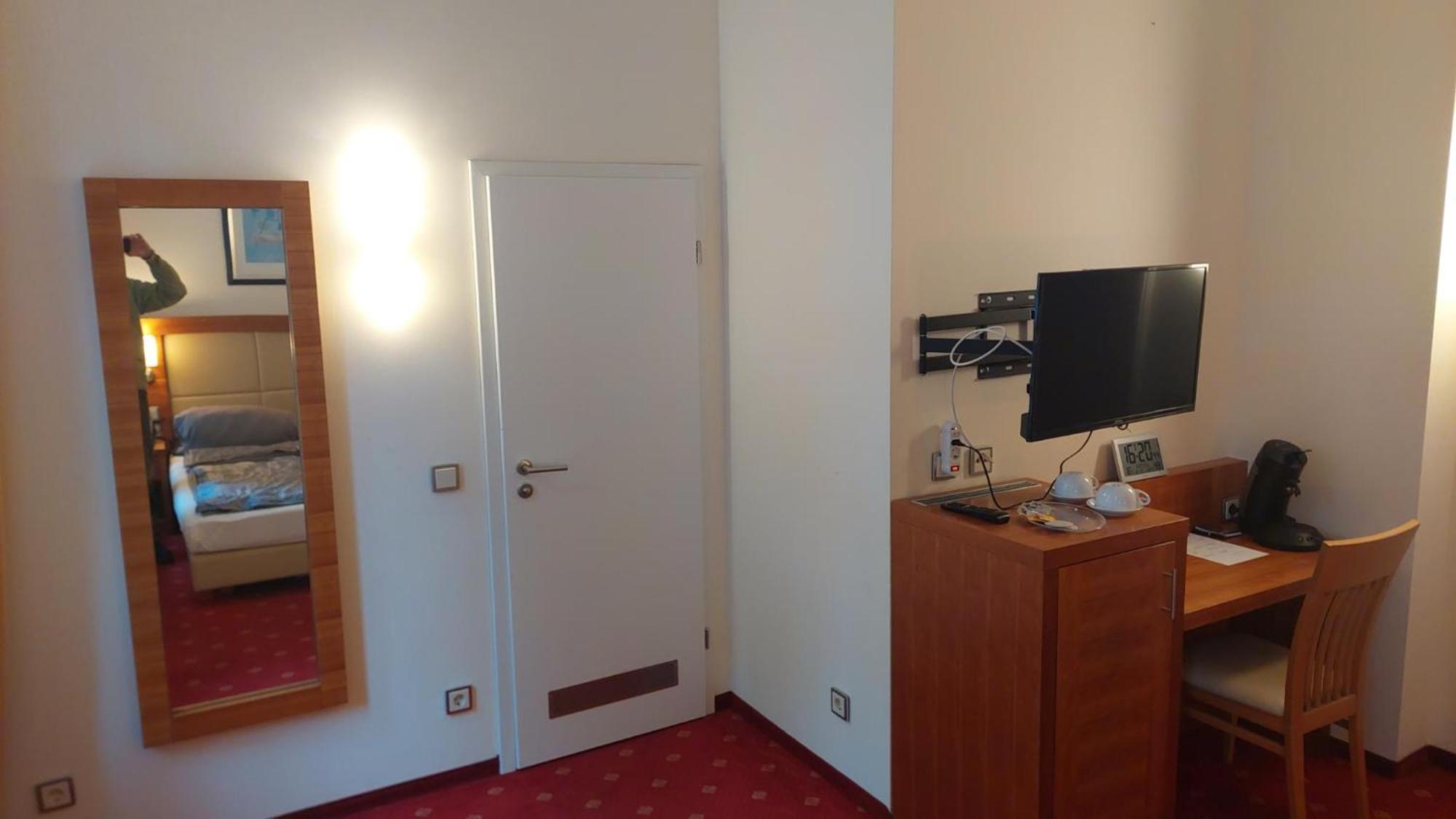 Die Villa, Zimmer 17, Dz Leverkusen Luaran gambar