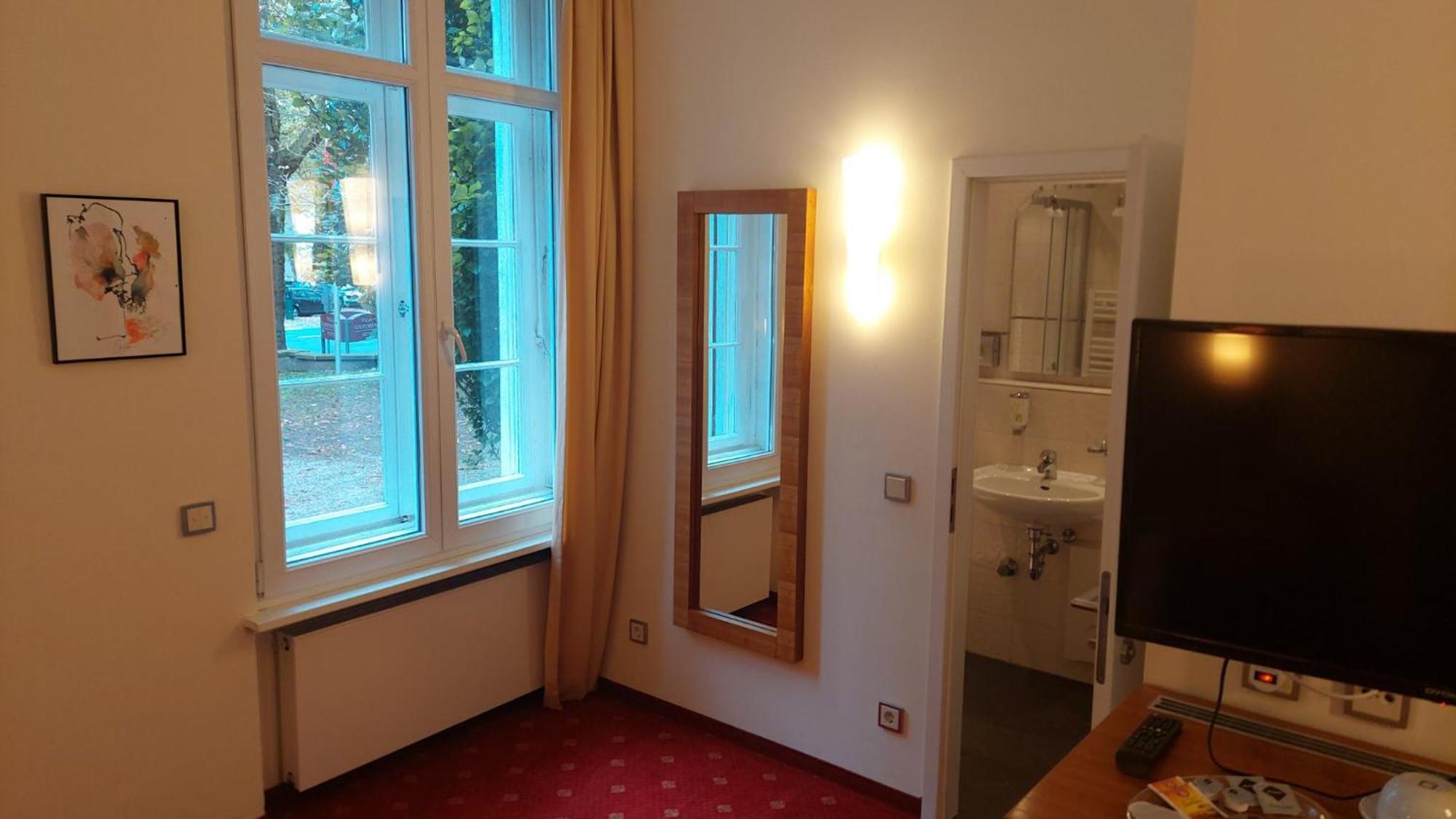 Die Villa, Zimmer 17, Dz Leverkusen Luaran gambar