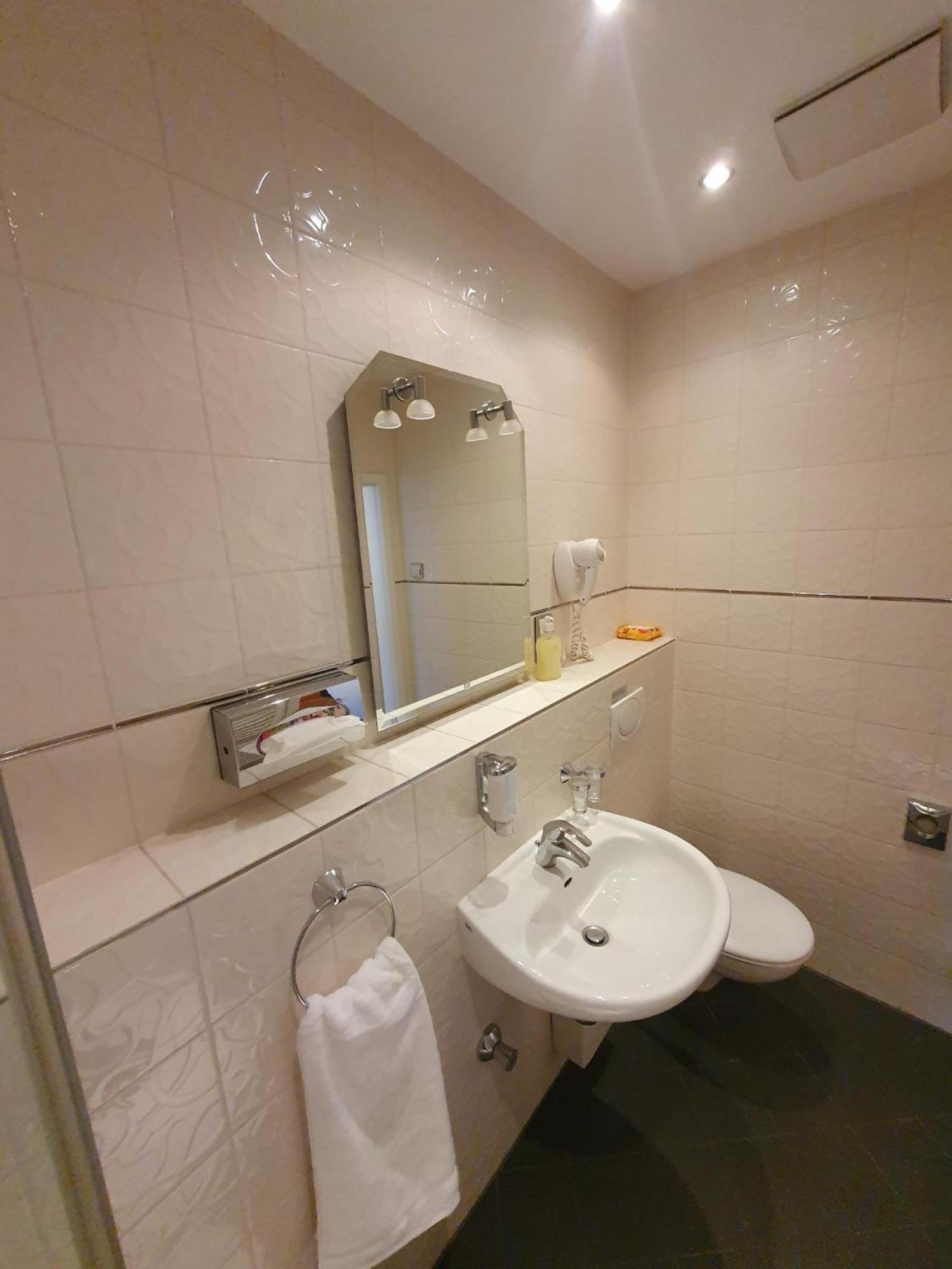 Die Villa, Zimmer 17, Dz Leverkusen Luaran gambar